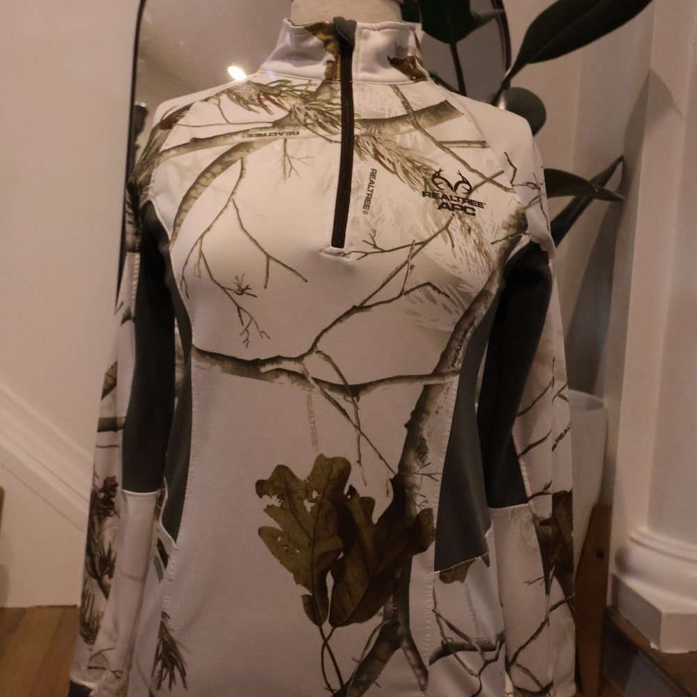 Real tree sweater size small